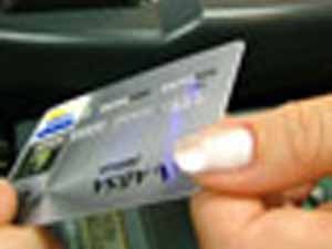Diferenciar preço em pagamento com cartão de crédito é abusivo