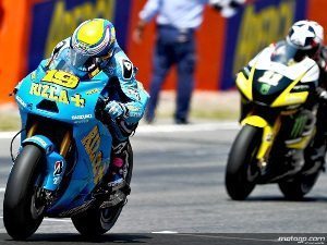 Foto: MotoGP.com - O estreante Bautista (#19) com Simoncelli atrás