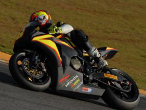 Foto: Maycon Zandavalli visa o título do Superbike Series Brasil