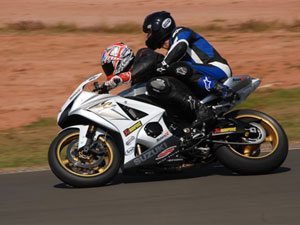 ECPA apresenta moto de competição com garupa