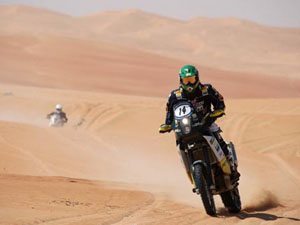 Jean Azevedo faz prova cautelosa no UAE Desert Challenge