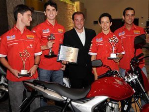 Foto: Pilotos do Team Honda são destaques no Prêmio Moto de Ouro
