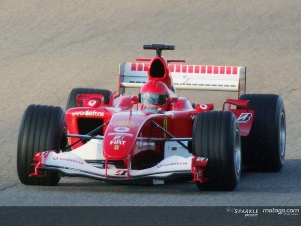 Rossi testa em Mugello... uma Ferrari