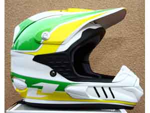 Foto: Capacete Tropper, fabricado pela ONE , para a equipe brasileira que disputa o Motocross das Na‡äes