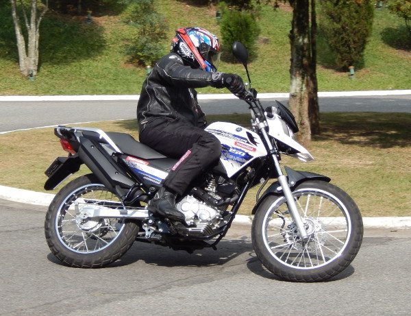 Teste: Yamaha XTZ 150 Crosser, parceira de ralação