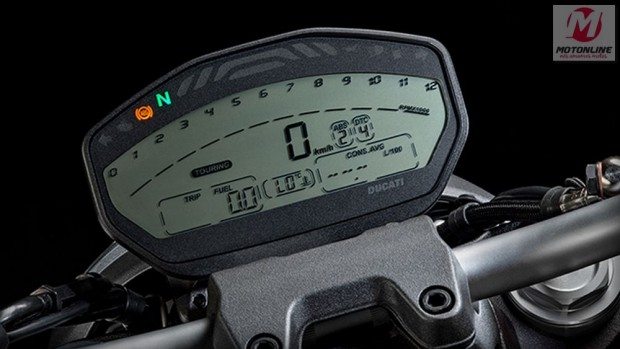O painel é todo digital e todas as configurações da moto podem ser verificadas através dele e alteradas com os botões do punho esquerdo