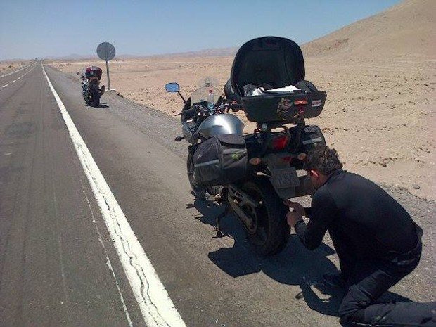 Parar a moto na estrada requer cuidados especiais