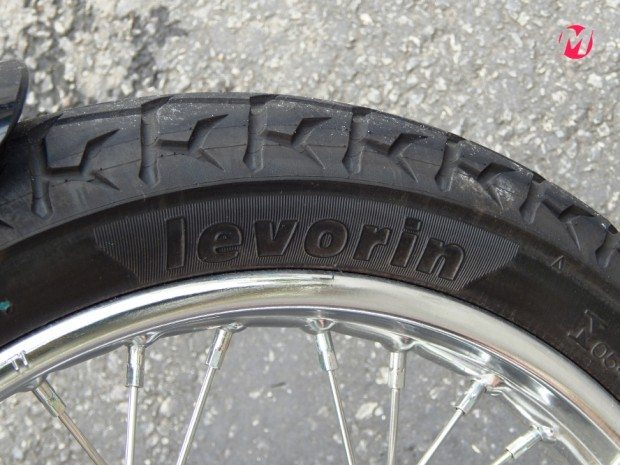 Atenção ao estado dos pneus. Rodar com pneus sem frisos é arriscar-se demais