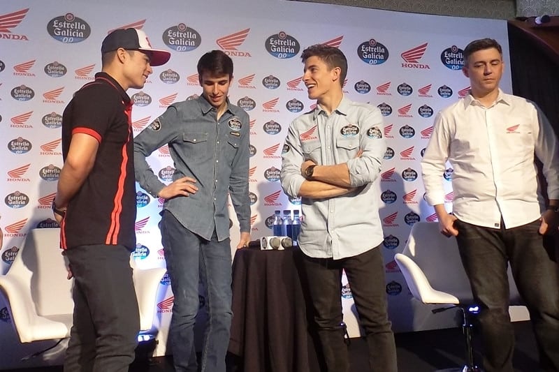 Eric Granado, Alex Márquez e Marc conversam, em evento da Honda realizado no Brasil