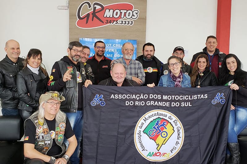 A Associação dos Motociclistas do Rio Grande do Sul, AMO/RS, é composta por mais de 60 membros, que dedicam-se à fortalecer a cultura duas rodas no estado