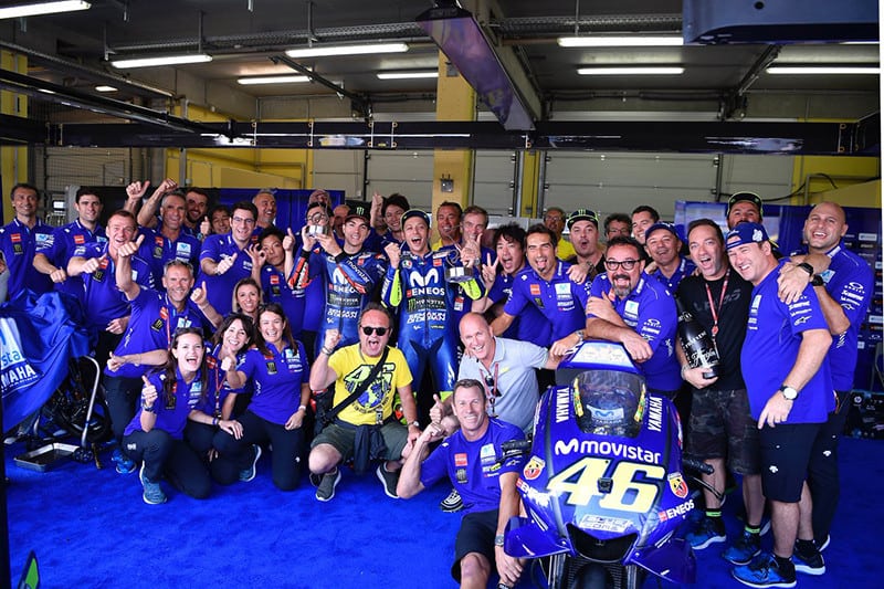 Yamaha celebra dobradinha com Rossi em segundo e Viñales em terceiro - após grande prova. Porém, equipe está a mais de um ano sem vencer