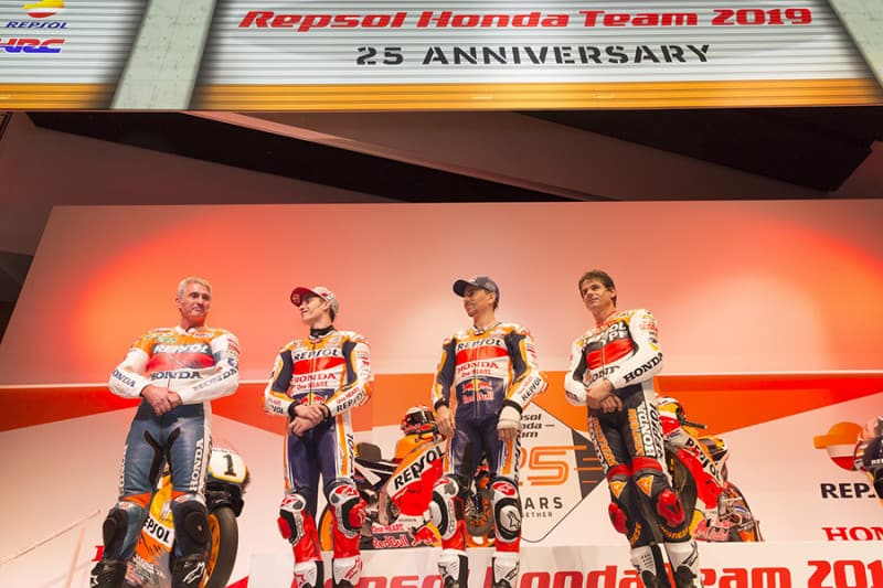 Para mostrar a nova RC213V, a Honda leva 14 títulos da MotoGP e 500cc ao palco: Doohan, Márquez, Lorenzo e Criville