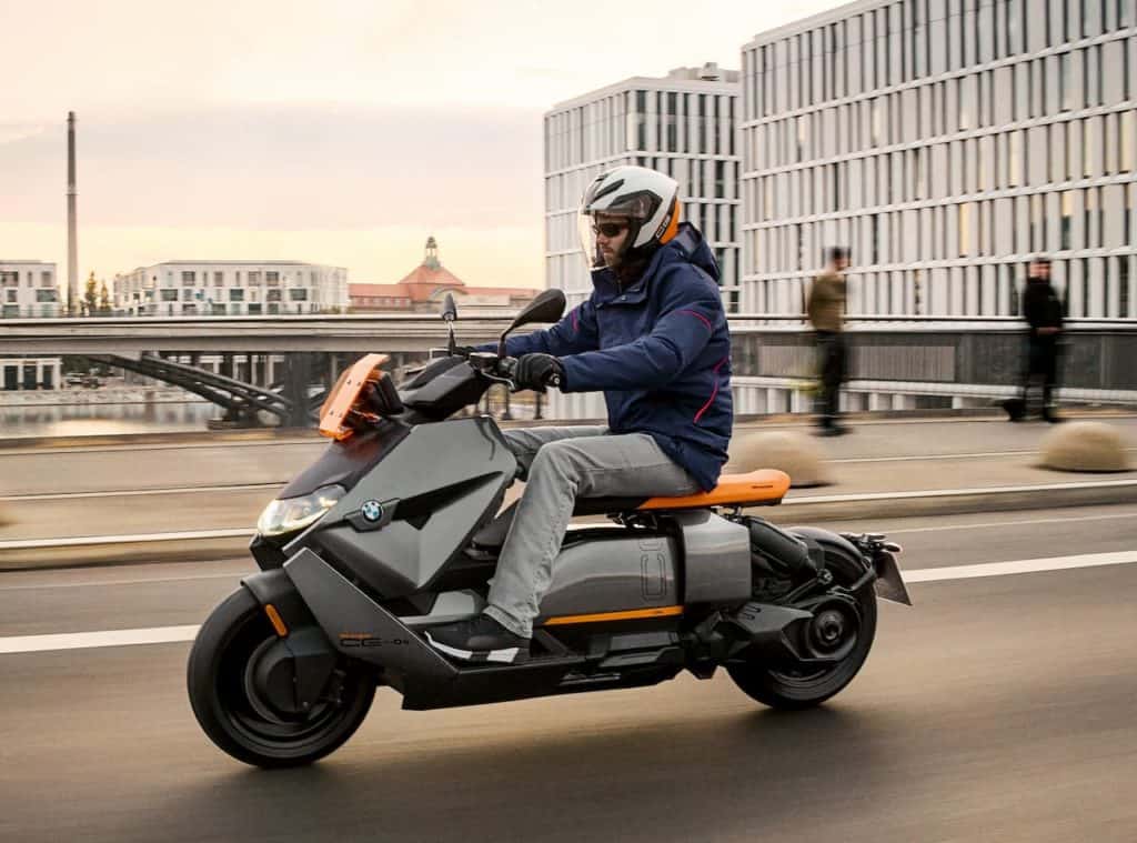 Oito razões para escolher uma scooter ao rodar na cidade