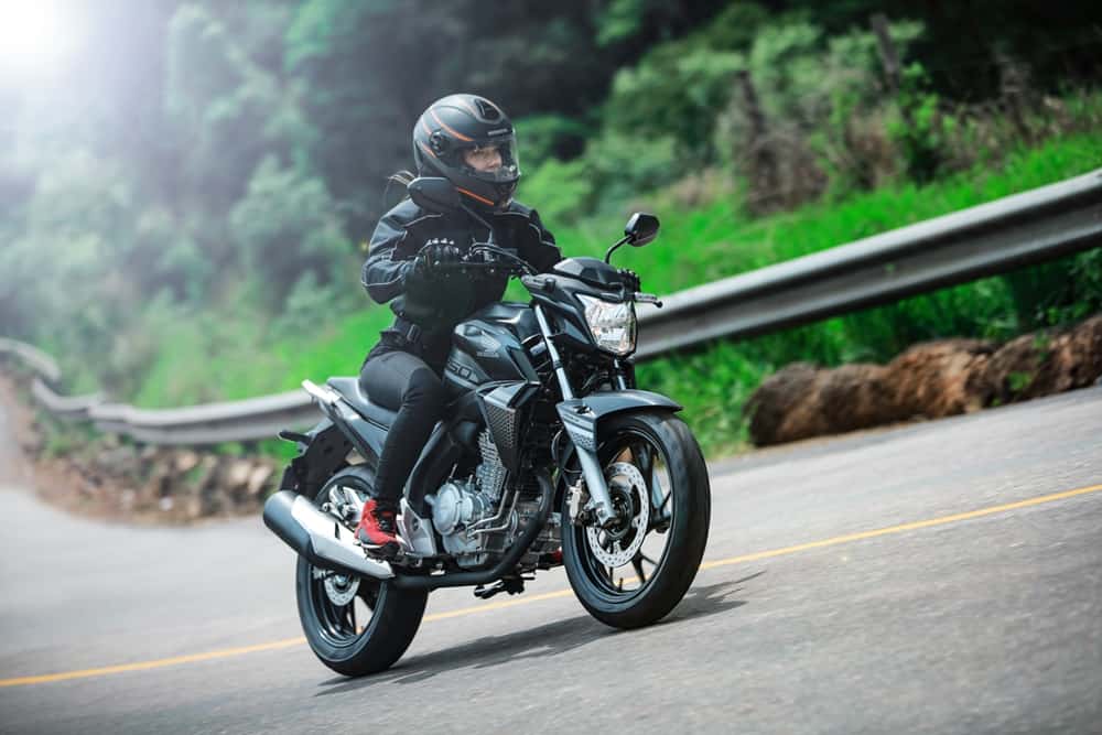 Até R$ 20 mil: 5 motos usadas com ótimo custo benefício 2 honda cb twister 250 2022 26