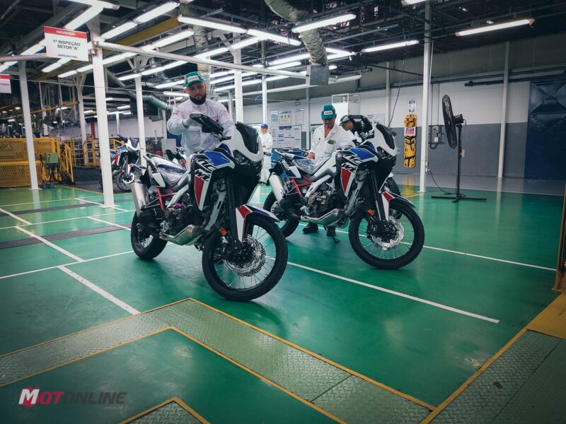 Recorde absoluto: Honda passa de 1 milhão de motos vendidas em apenas 8 meses 2 Fábrica da Honda em Manaus, montando a Africa Twin 1100