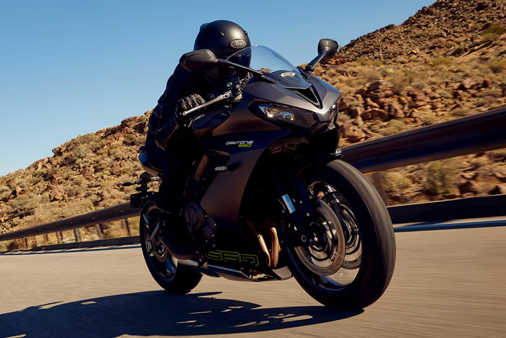 Em 3 meses, Triumph Brasil vai lançar 11 motos no Brasil; veja quais 2 Triumph Daytona 660