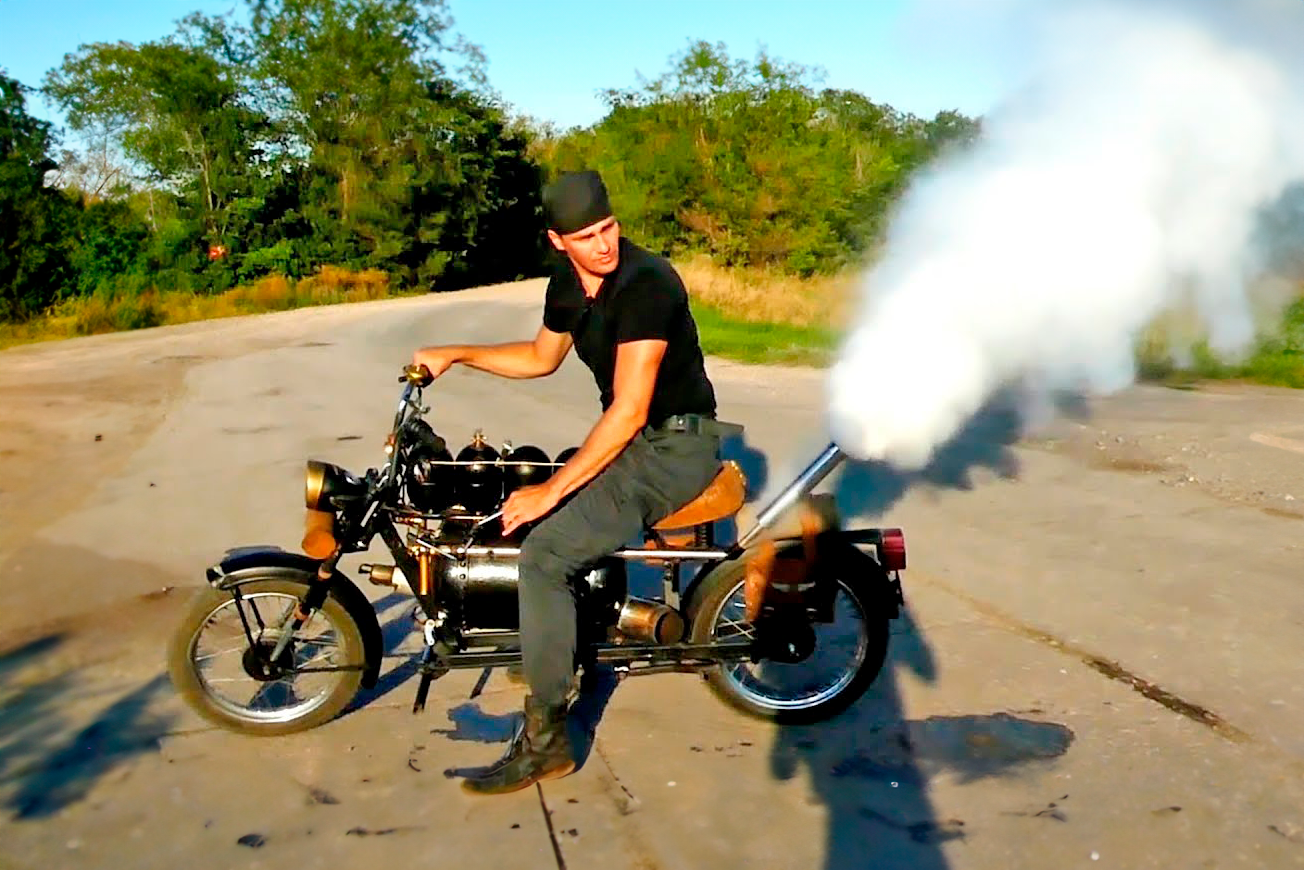 Nada de elétrica! Engenheiro cria incrível moto a vapor em casa