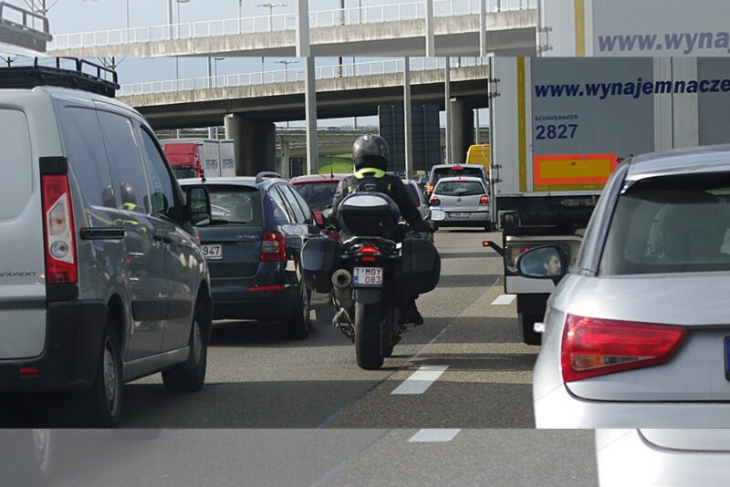 Perigo? Frenagem automática de emergência pode não ‘ver’ motos 2 Ruas carros e motos - Frenagem automática de emergência