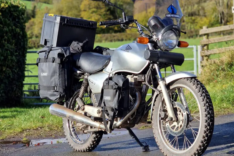 Viagem de moto: casal (de gringos!) em volta ao mundo de CG 125 2 CG 125 em viagem ao mundo de moto