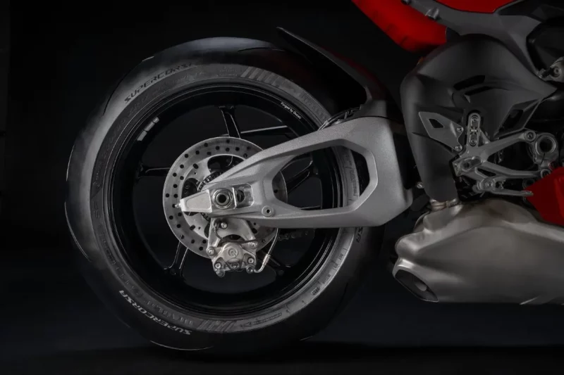 Até 'asas de F1'? O que mudou na nova Ducati Panigale V4 S 2 ducati panigale v4 s 2025 4