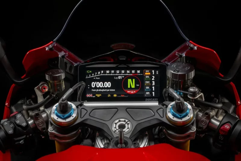 Até 'asas de F1'? O que mudou na nova Ducati Panigale V4 S 3 painel da nova panigale v4 s 2025