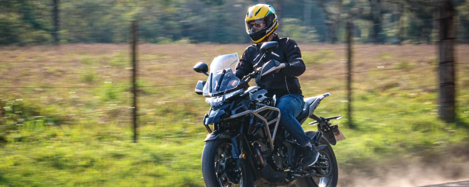 Zontes 350T ou Dominar 400? Qual vale mais a pena 2 Zontes 350T