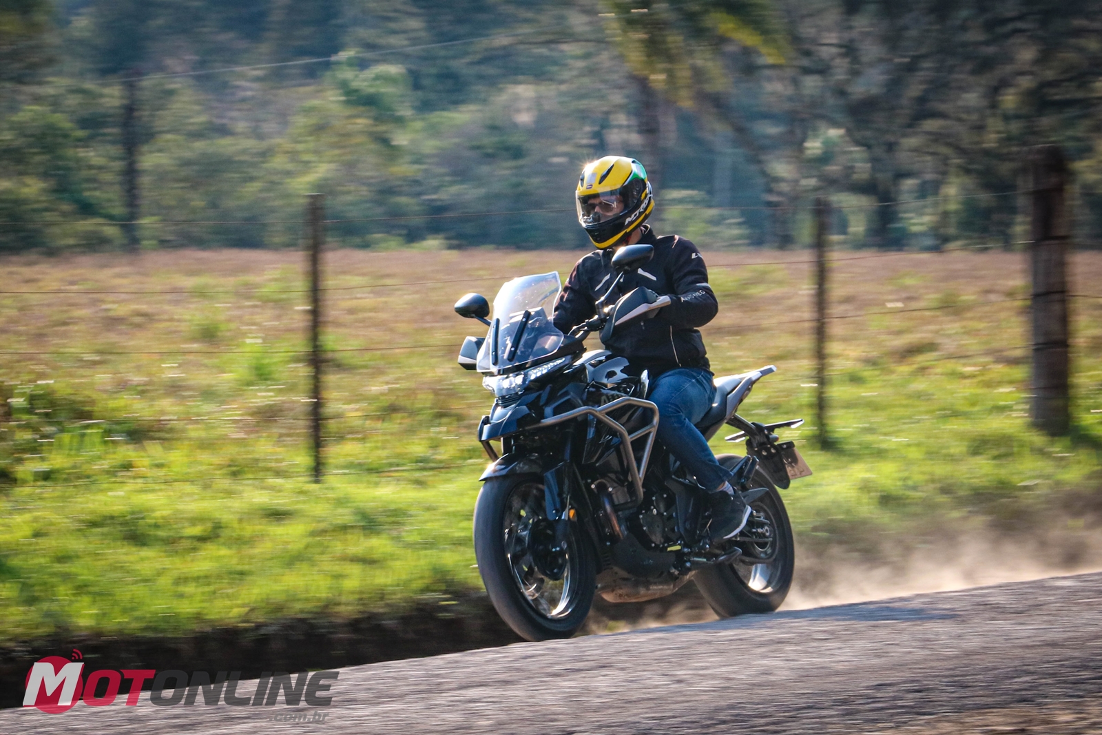 Teste Zontes T 350 X: tecnologia e custo benefício para aventuras