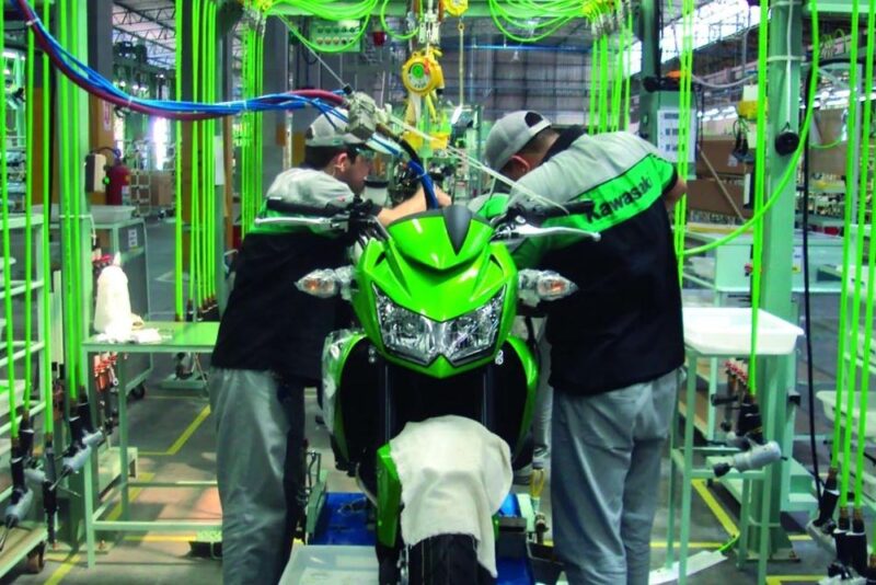 Férias coletivas? Entenda porque a Kawasaki parou sua fábrica no BR 3 fábrica da Kawasaki