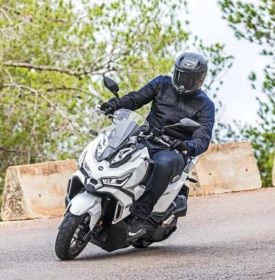 6 modelos: qual scooter Dafra é melhor pra você? 1 ADXTG 150