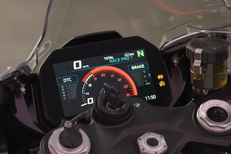 BMW S 1000 RR 2026: painel TFT de 6,5 polegadas - Divulgação BMW S 1000 RR 2026: painel TFT de 6,5 polegadas - Divulgação