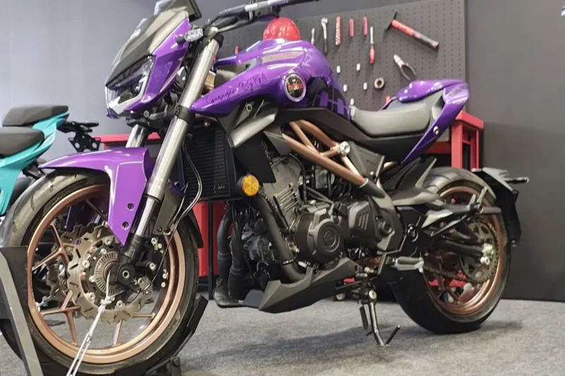 SBM 400 – Naked - Customizada pela Garagem by TM - Foto: Motonline SBM 400 – Naked - Customizada pela Garagem by TM - Foto: Motonline