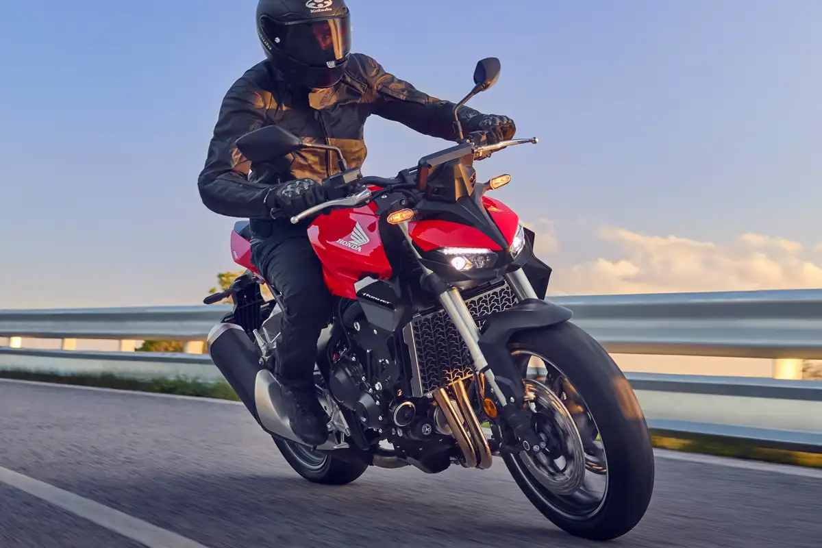 Ao menos 20 novas motos devem ser lançadas no Brasil nos próximos 30 dias 1 Honda CB1000 Hornet 2025 vermelha3