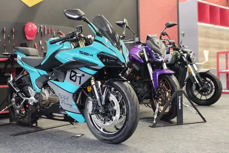 O que vimos no Festival Interlagos 2025: os lançamentos que movimentaram o maior evento de motos do Brasil 5 Linha SBM Custom 1024x683 1