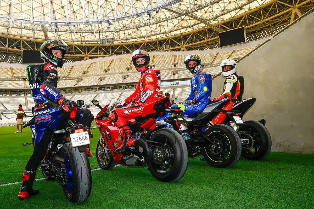 Jogador não pode pilotar moto? Lenda da seleção já acelerou de MotoGP 3 cafu motos 1