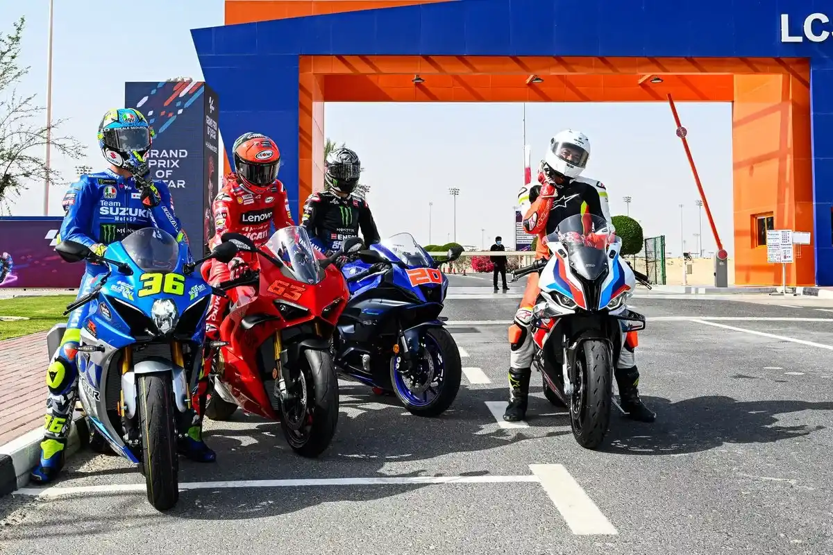 Jogador não pode pilotar moto? Lenda da seleção já acelerou de MotoGP 5 cafu motos 5