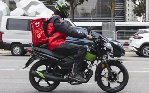 Governo cria linha de crédito para entregadores comprarem motos; veja como funciona
