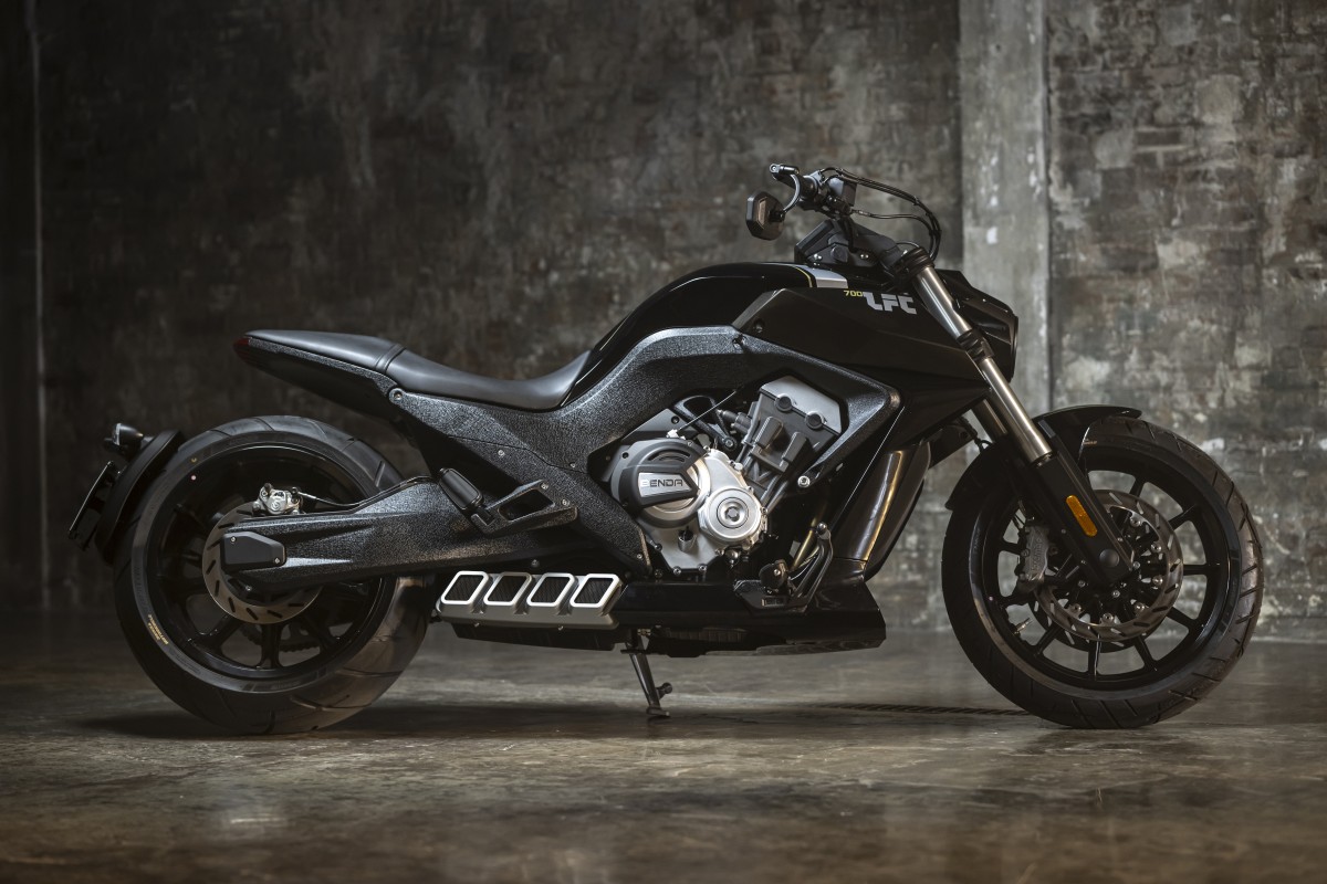 Benda: 3 motos custom que queremos no Brasil 3 lfc 700 benda