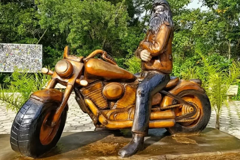 Monumento aos motociclistas em Apiaí - SP - Divulgação Monumento aos motociclistas em Apiaí - SP - Divulgação