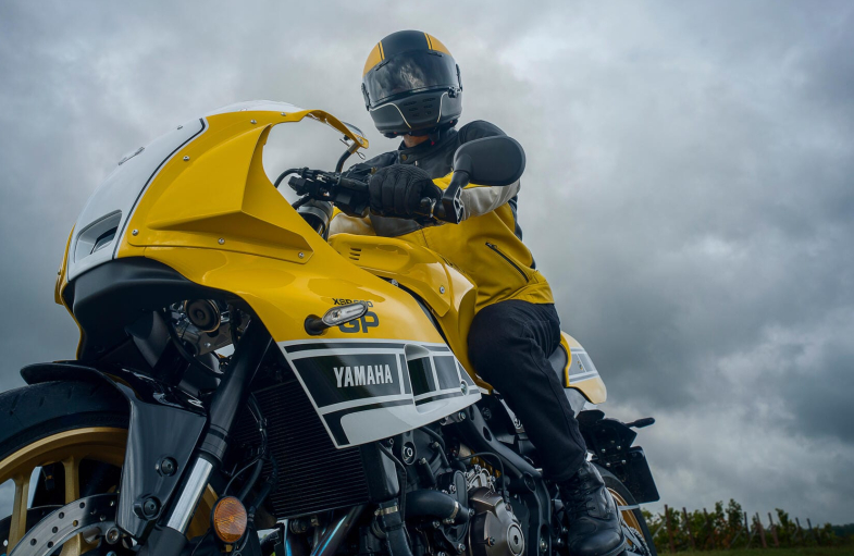 XSR900 GP: moto esportiva da Yamaha homenageia lendário piloto Kenny Roberts 1 Yamaha XSR900 GP 2026 homenageia Kenny Roberts com visual lendário