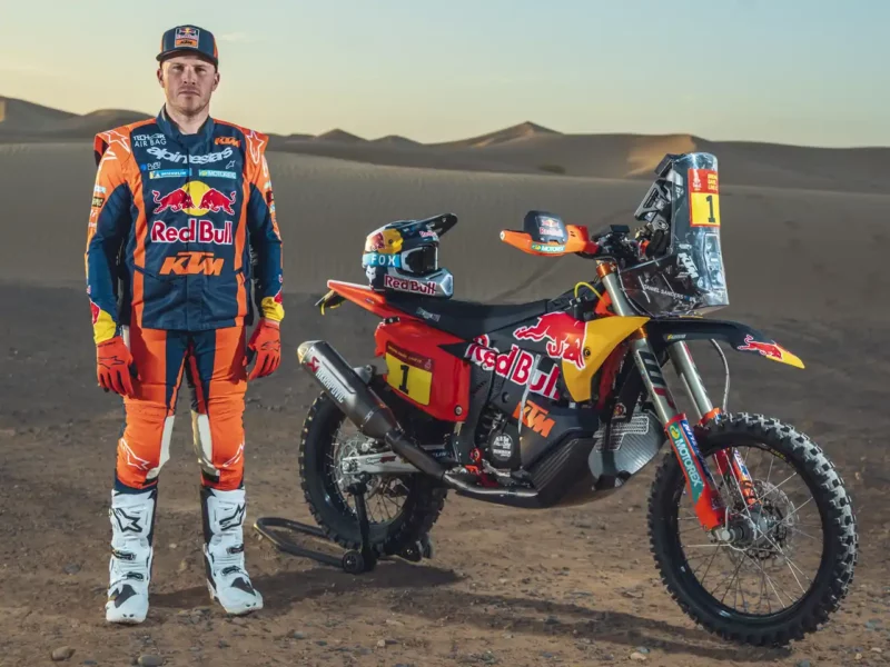 Daniel Sanders carrega o nº 1 - campeão de 2025 - Divulgação Daniel Sanders carrega o nº 1 - campeão de 2025 - Divulgação
