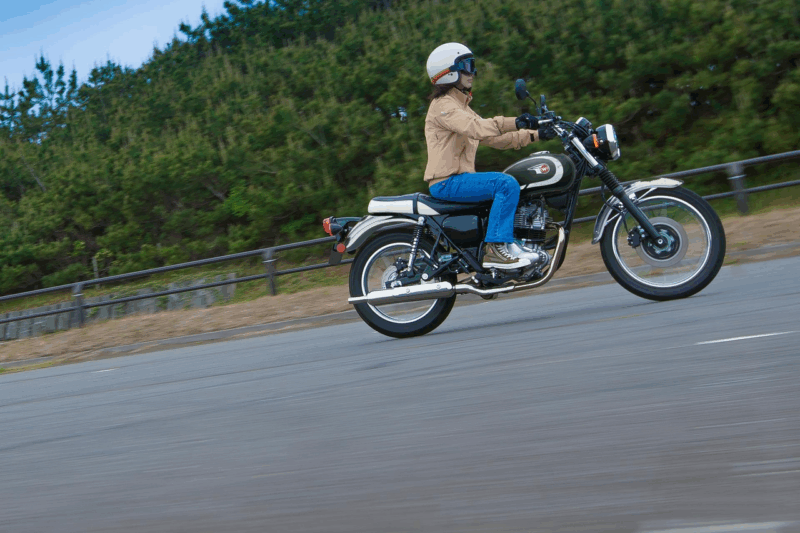 Kawasaki W230 2026: nova moto clássica barata quer desafiar Royal Enfield 2 Kawasaki W230 2026: nova moto retrô por 6.000 euros