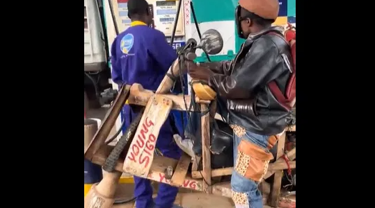 Motocicleta de madeira feita em casa surpreende por funcionar de verdade 1 Captura de tela 2026 01 23 114346