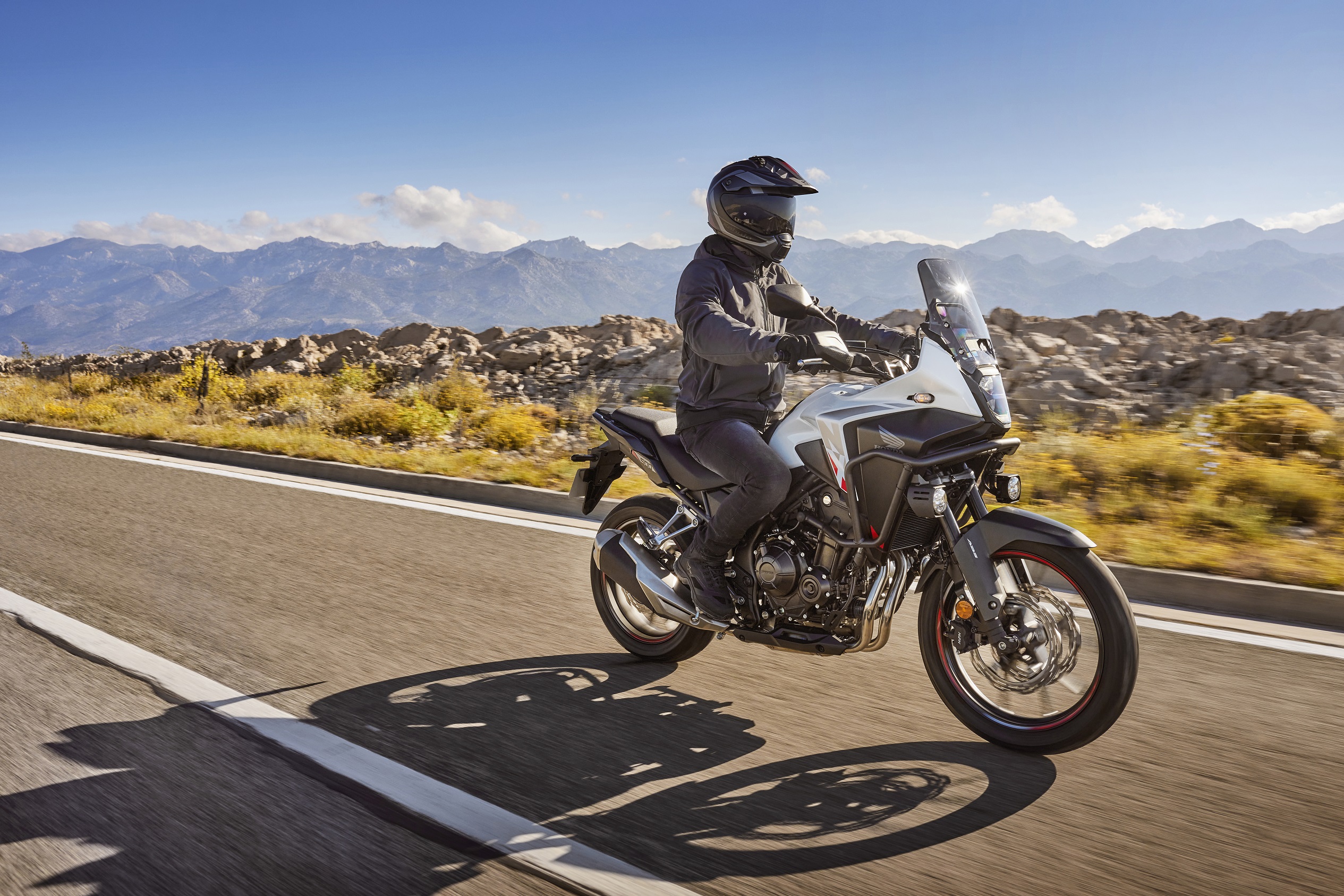 Com tanque de 17,7L e motor de 471cc, uma Honda para enfrentar qualquer estrada