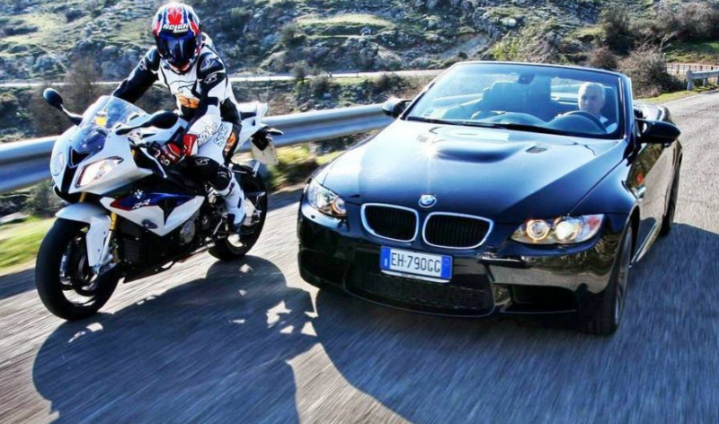 Moto vs carro esportivo: quem é mais rápido na vida real?