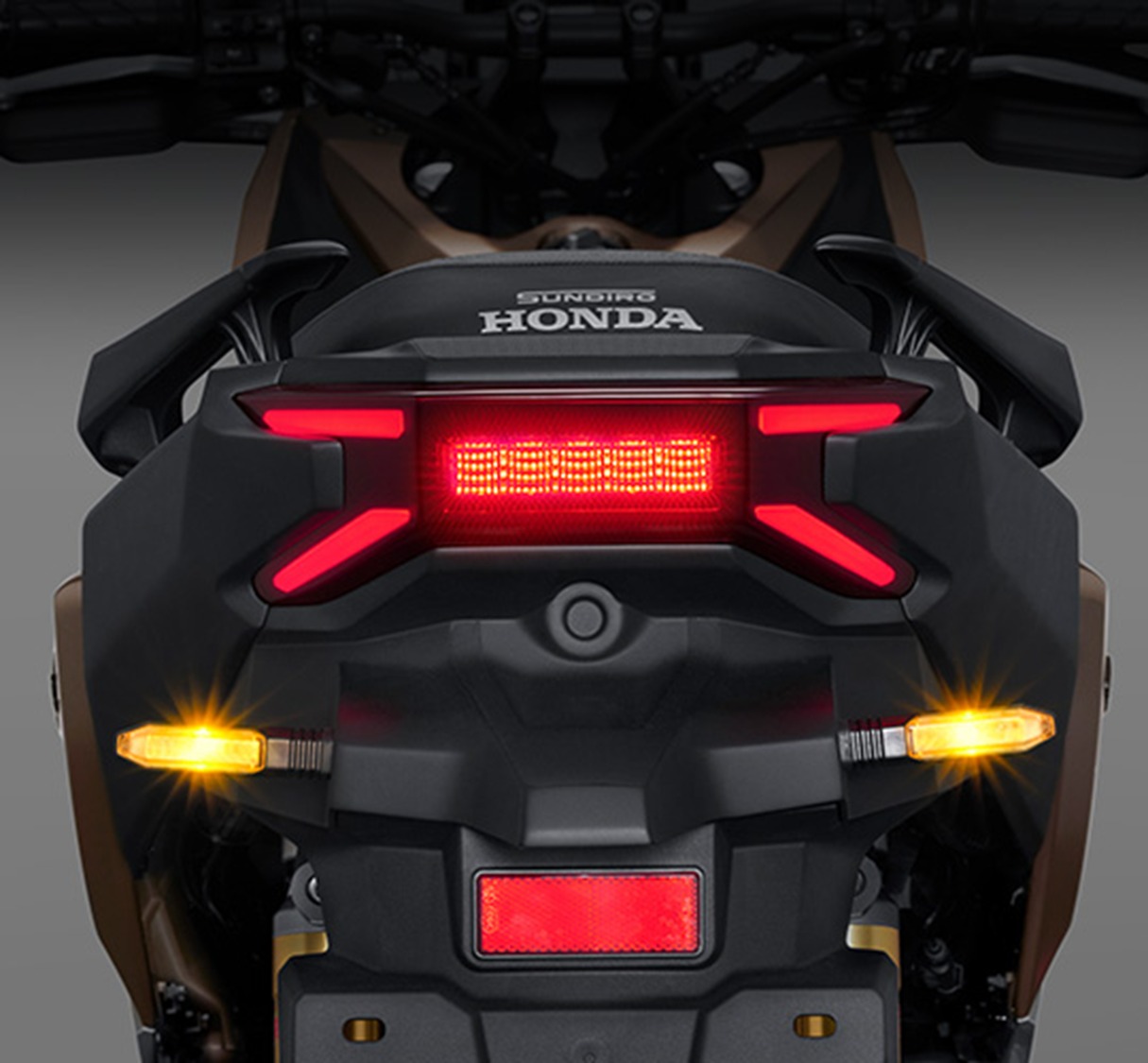 Honda tem scooter melhor que o ADV 160, mas só a China pode comprar 4 Design traseiro do scooter Honda NS150XC: (Foto: Divulgação)