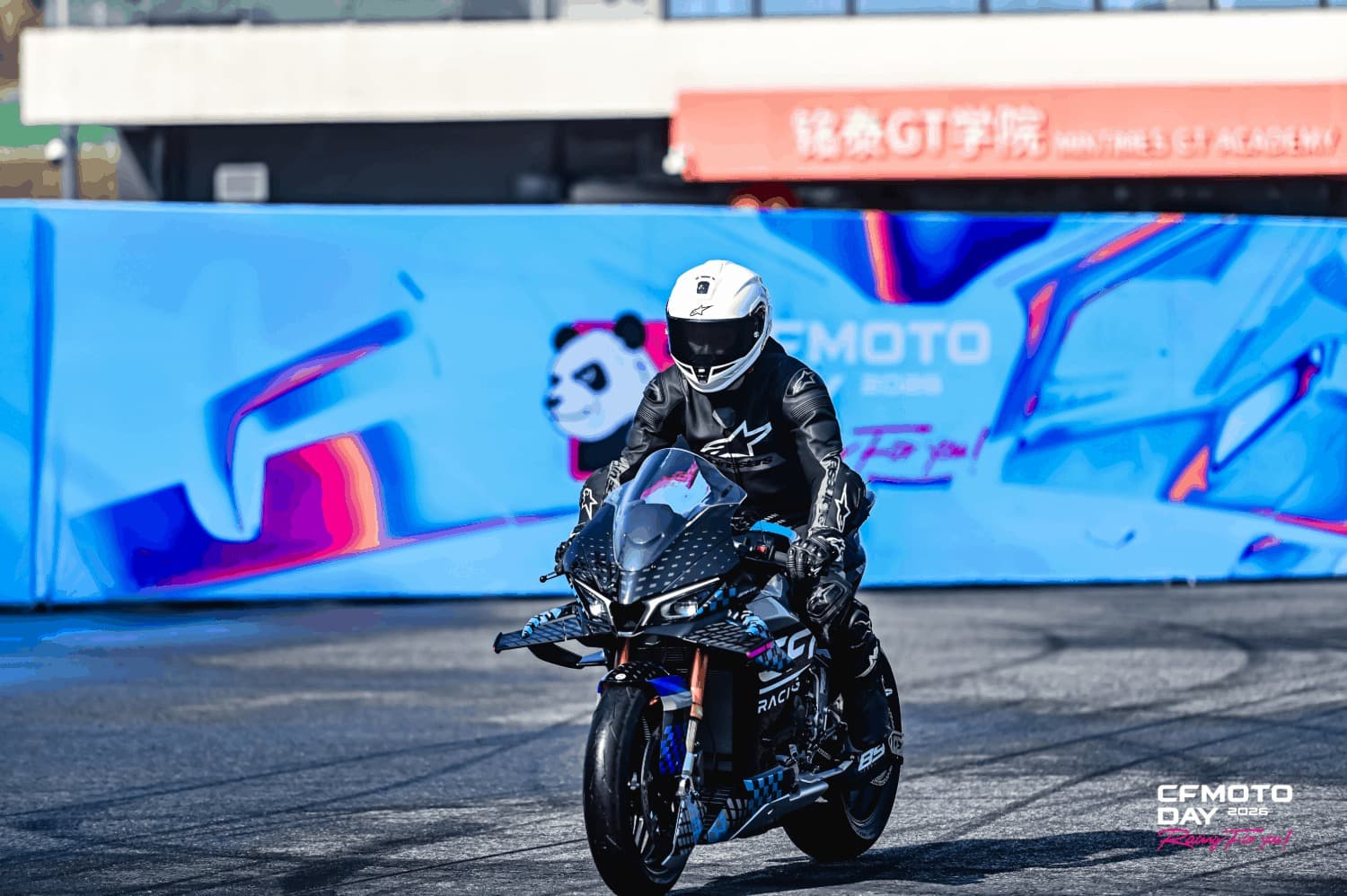 Melhor que BMW S1000 RR? CFMOTO lança sua primeira esportiva de 1000 cc 2 cfmoto v4 sr rr