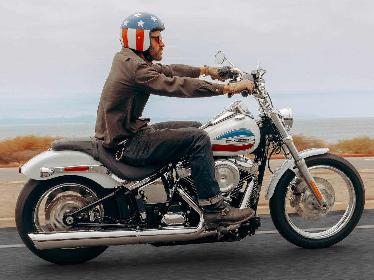 Lá fora, Harley lança modelo especial inspirado nos anos 70 5 HD Super Glide 2026 250 anos 3