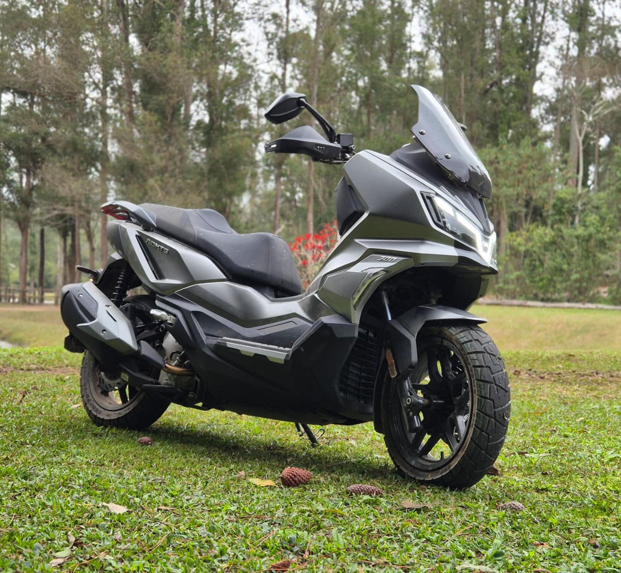 Melhor que XMAX? Dafra ADXTG 300 é lançada no Brasil