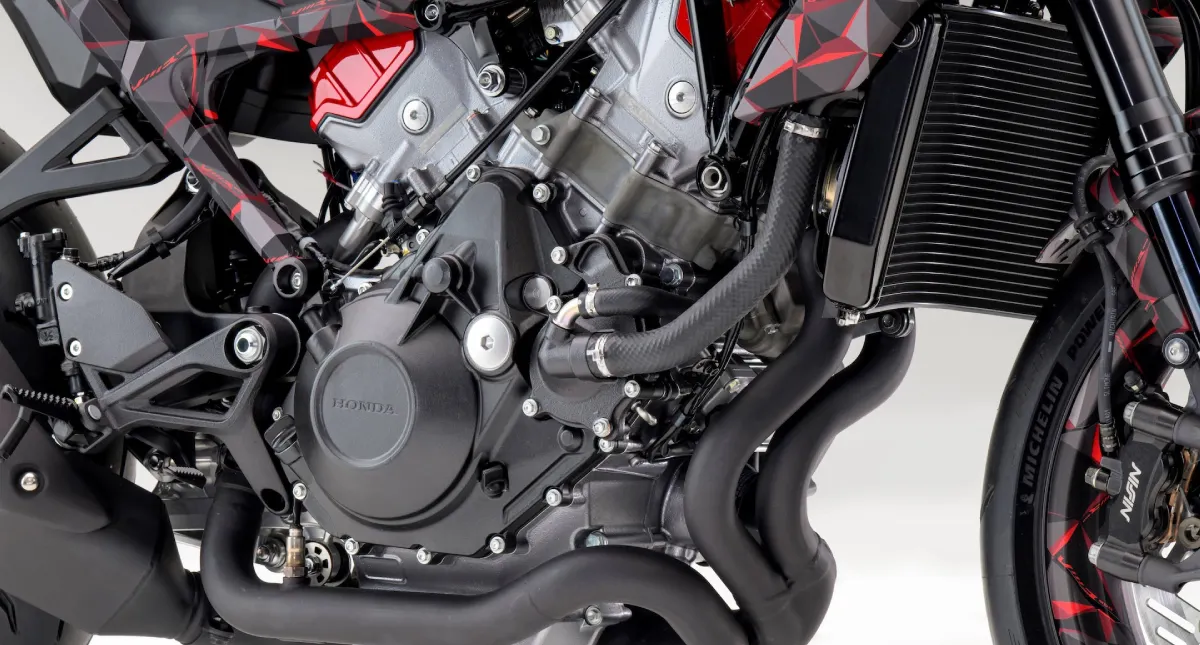 Melhor que Hornet? Nova naked é diferente de tudo que a Honda já fez 4 close do motor e da parte central da moto
