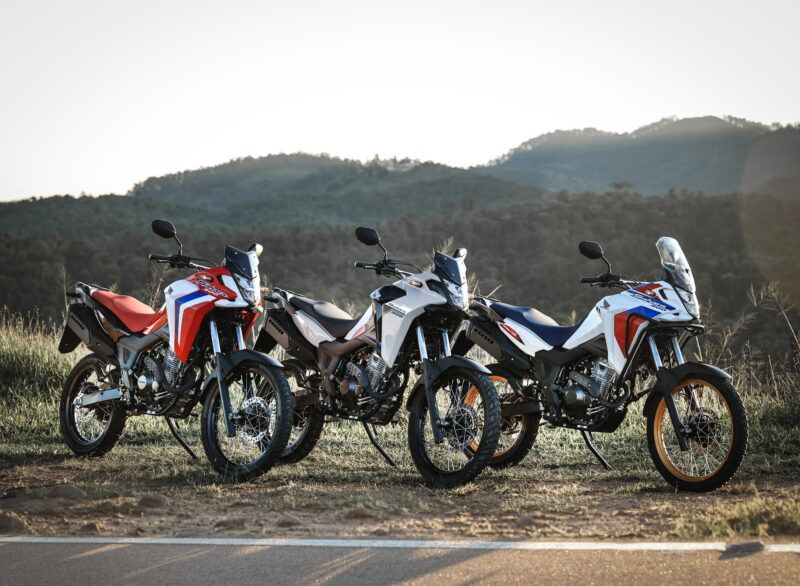 Sahara 300 2027 ganha visual da antiga 350cc e mais mudanças 1 aqui estão as cores, versões, preços e novidades da sahara 300 2027